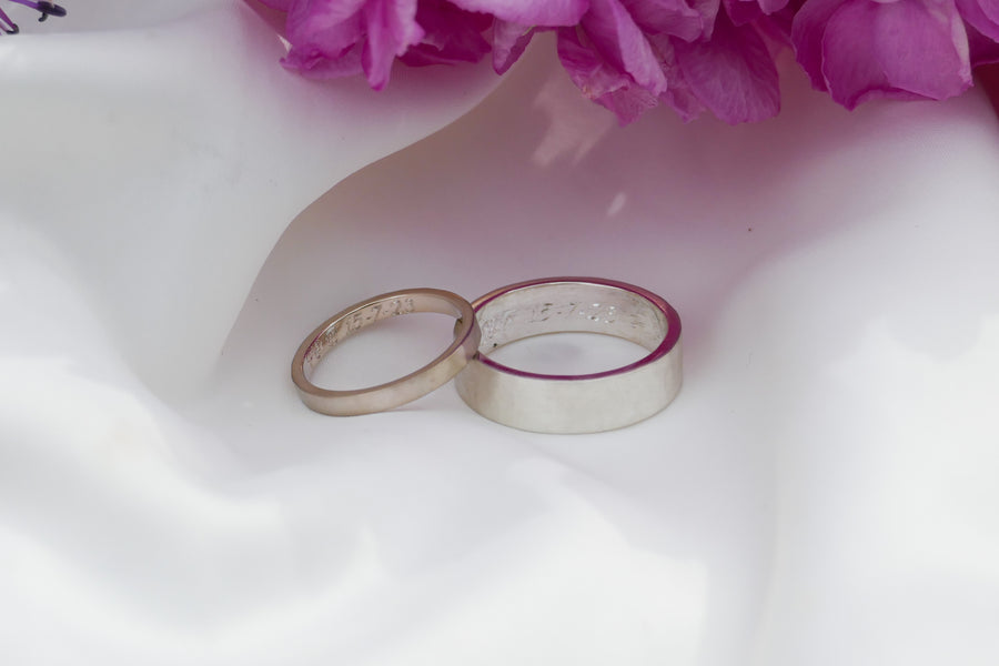 Een wit gouden ring voor haar en een zilveren voor hem!