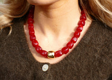 Afbeelding in Gallery-weergave laden, cherry red statement collier van vierkante resin kralen