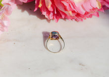 Afbeelding in Gallery-weergave laden, 14 krt geel gouden strak vormgegeven vintage ring met amethist