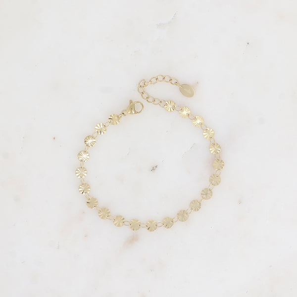 fijne goudkleurige armband met gehamerde muntjes stainless steel