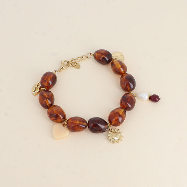 grove bruine kralen armband met grote goudkleurige bedels | stainless steel