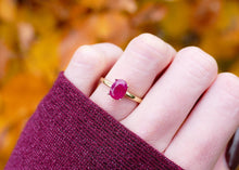 Afbeelding in Gallery-weergave laden, echt gouden ring met ovale robijn | 14 krt geel goud