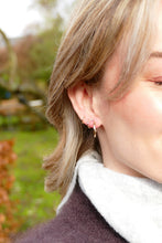 Afbeelding in Gallery-weergave laden, gladde oorringen 16.5 mm | 14 krt geel goud
