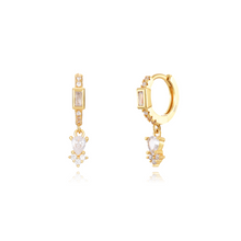 Afbeelding in Gallery-weergave laden, goudkleurige oorringen met transparante steentjes hangers | echt zilver + laagje goud