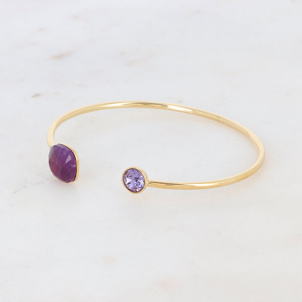 goudkleurige bangle met paars en bordeaux gekleurde stenen | stainless steel