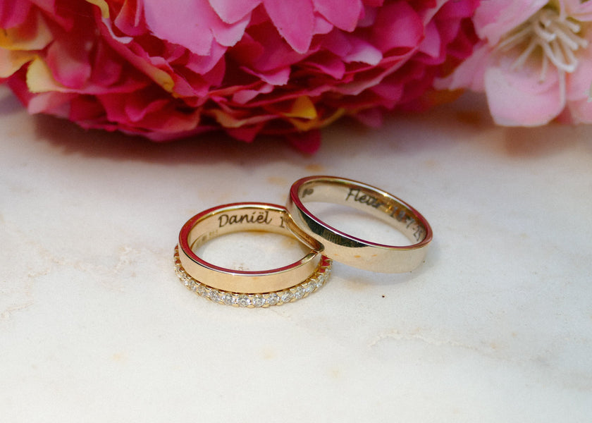 Een vlakke gladde ring voor hem, een pracht combinatie voor haar