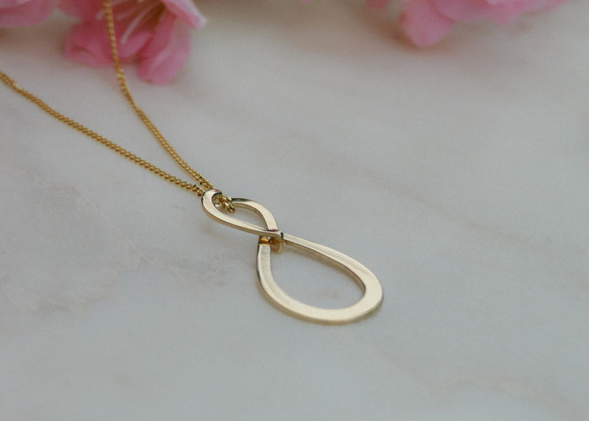 Van dierbare sieraden een hanger gesmeed
