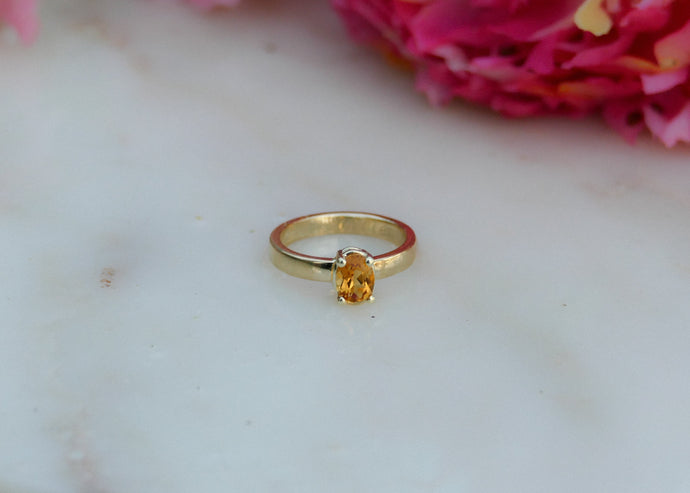 Van haar oma's trouwring een ring voor haar gesmeed met citrien