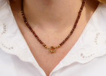 Afbeelding in Gallery-weergave laden, collier van bruine mineralen met goudkleurige accenten 🤎 | stainless steel
