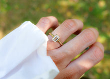 Afbeelding in Gallery-weergave laden, echt gouden ring met baguette geslepen lab grown diamant van 1 crt | 14 karaat geel goud
