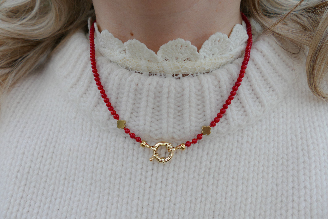 handgemaakt rood kralen collier met groot slot