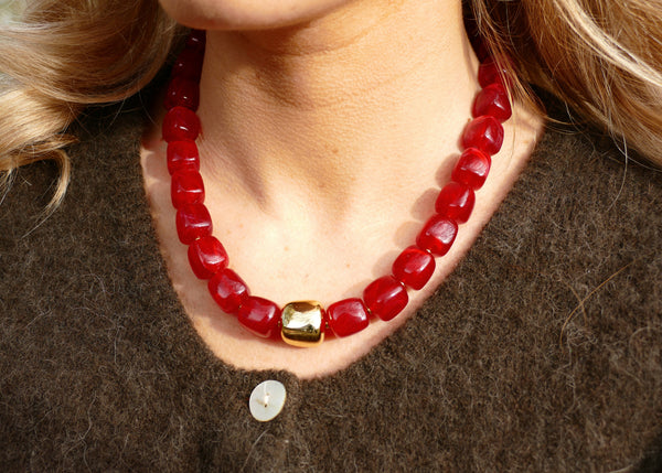 cherry red statement collier van vierkante resin kralen