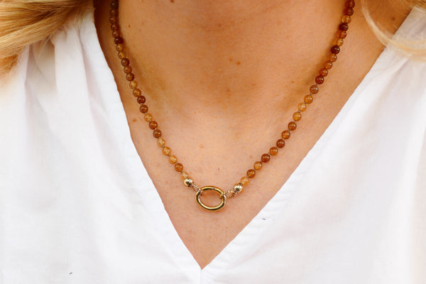 licht bruin mineralen collier met ovale connector