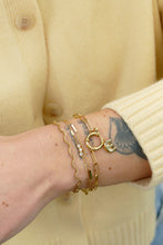 Afbeelding in Gallery-weergave laden, goudkleurig dubbel schakelarmbandje met steentjes | stainless steel
