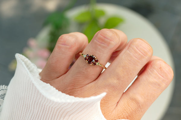 echt gouden ring met granaat met lab grown groene diamant | 14 krt geel goud