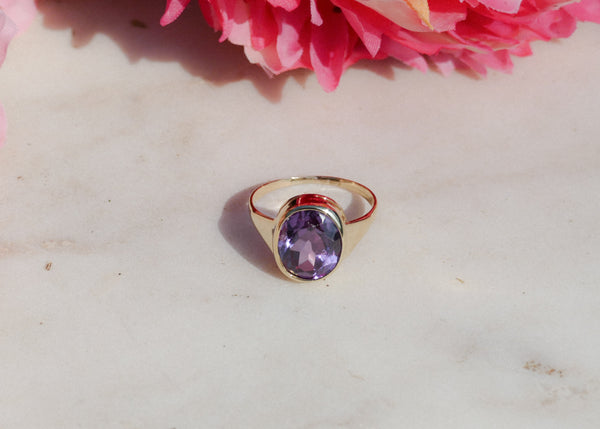 14 krt geel gouden strak vormgegeven vintage ring met amethist