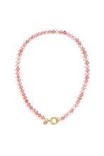Afbeelding in Gallery-weergave laden, fel roze kralen collier met groot goudkleurig slot
