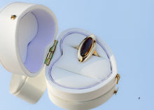 Afbeelding in Gallery-weergave laden, 14 krt geel gouden vintage ring gezet met een granaat
