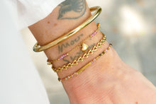 Afbeelding in Gallery-weergave laden, armbandje met hartjes in elkaar van goudkleurig stainless steel
