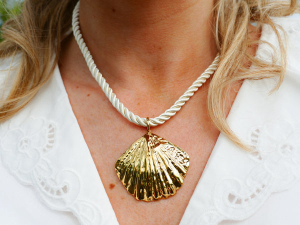 beige gevlochten collier met grote schelp 🐚 stainless steel