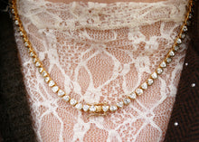 Afbeelding in Gallery-weergave laden, goudkleurig tennis collier met hartvormige zirkonia steentjes
