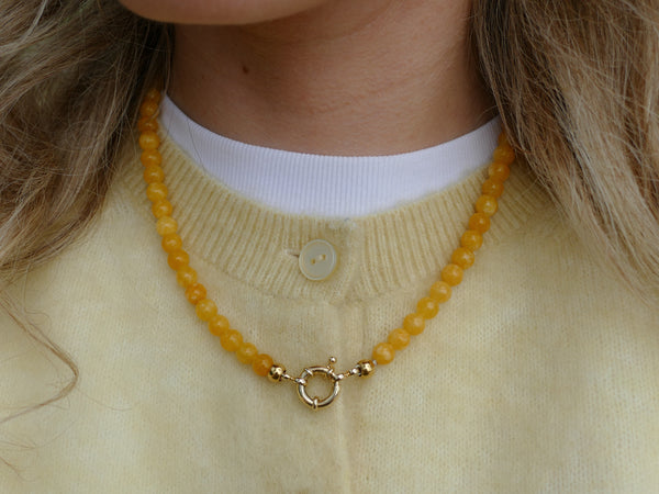 handgemaakt geel mineralen collier met groot slot
