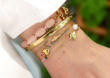 Afbeelding in Gallery-weergave laden, statement snoep roze kralen armband met groot slot
