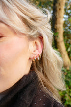 Afbeelding in Gallery-weergave laden, oorringen met transparante baguette geslepen stenen | echt zilver + laagje goud
