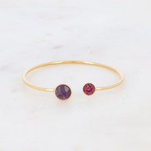 Afbeelding in Gallery-weergave laden, goudkleurige bangle met paars en bordeaux gekleurde stenen | stainless steel
