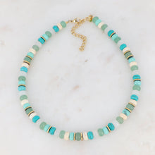 Afbeelding in Gallery-weergave laden, mineralen collier in knappe groen tinten met wit
