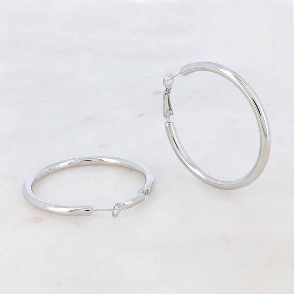 gladde zilverkleurige brede oorringen 50 mm | stainless steel