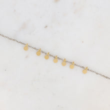 Afbeelding in Gallery-weergave laden, armbandje met zilverkleurige kralen en gladde goudkleurige muntjes | stainless steel
