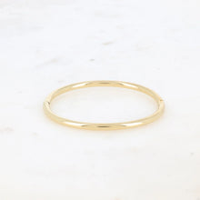 Afbeelding in Gallery-weergave laden, goudkleurige bangle van stainless steel

