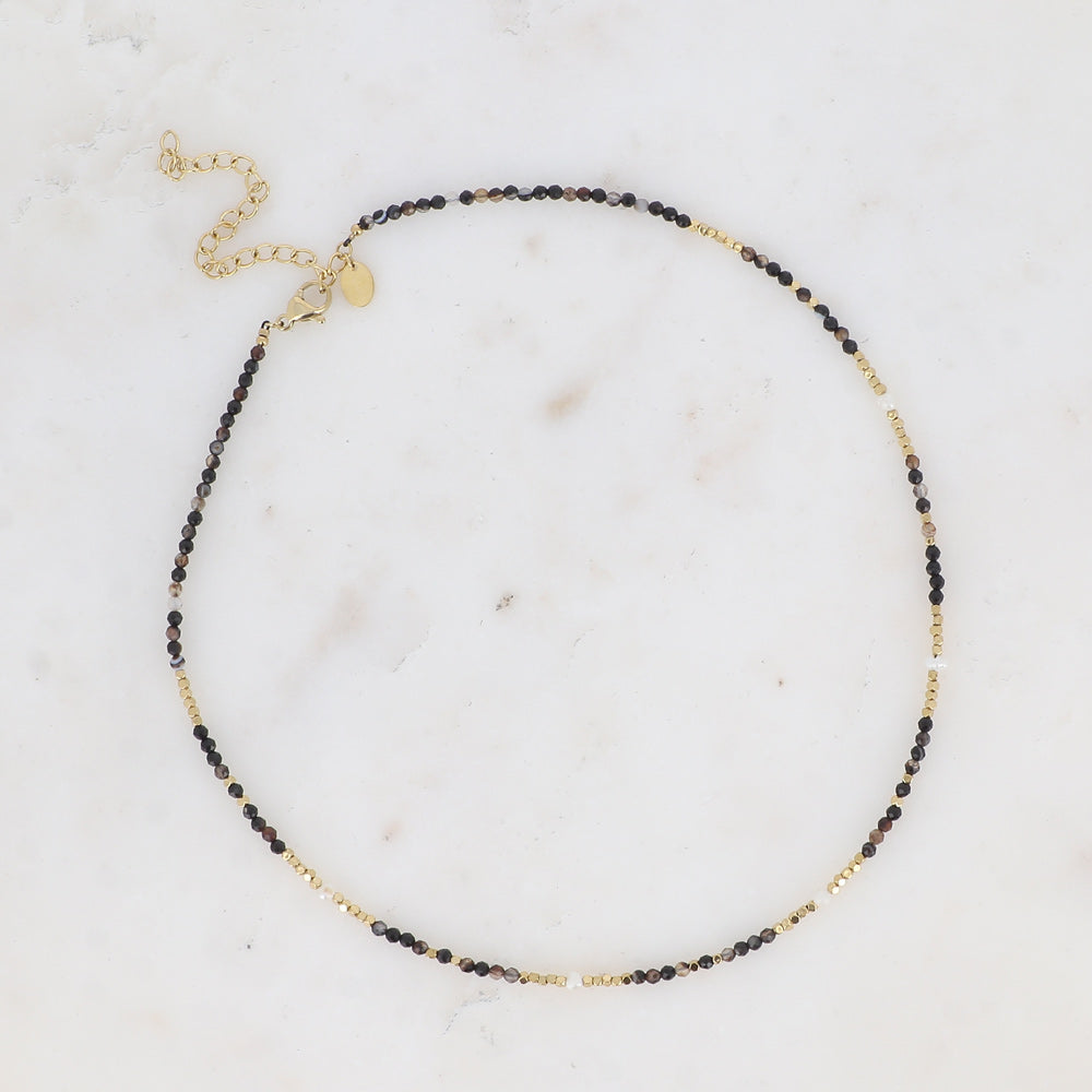 collier met zwarte mineralen en stainless steel