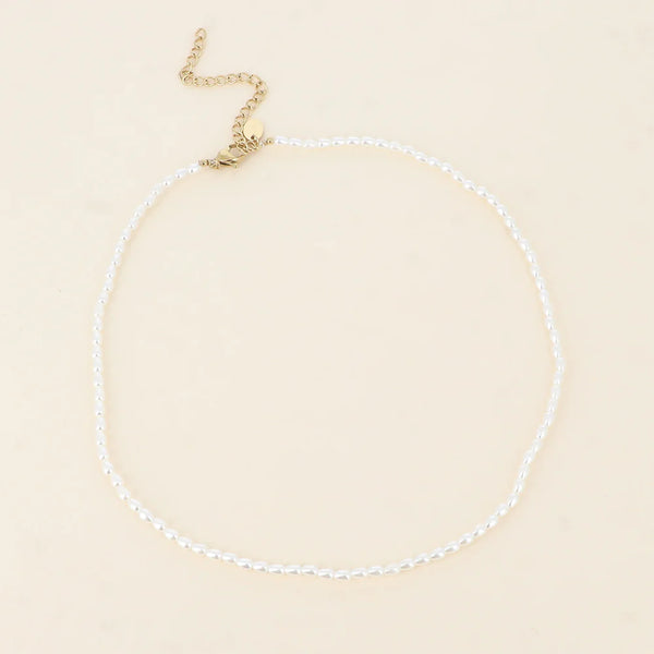 collier van fijne ovale witte pareltjes