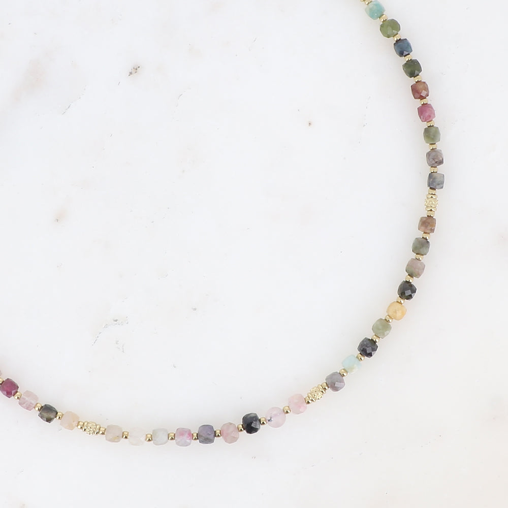 fijn collier van toermalijn mineralen met accenten van stainless steel