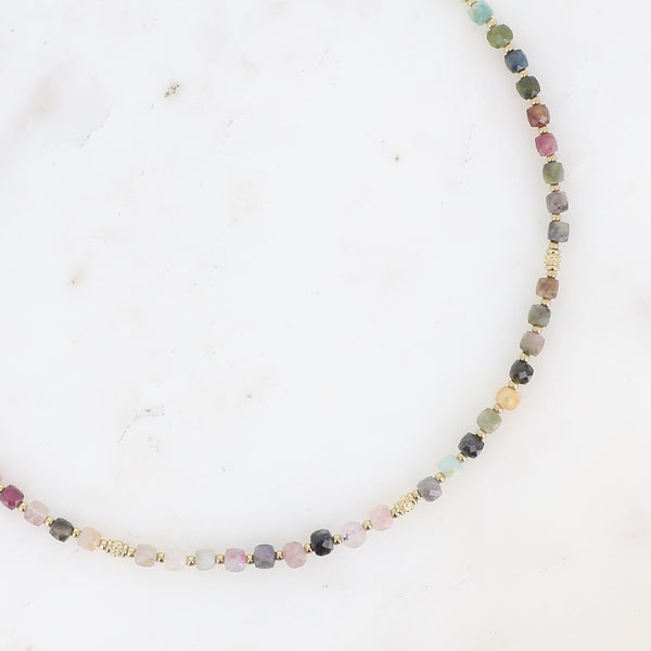 fijn collier van toermalijn mineralen met accenten van stainless steel