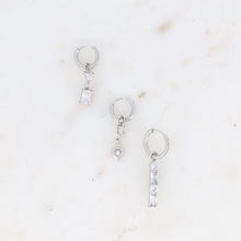 Afbeelding in Gallery-weergave laden, zilverkleurige set van 3 oorbellen met witte steentjes stainless steel
