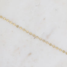 Afbeelding in Gallery-weergave laden, fijne goudkleurige armband met gehamerde muntjes stainless steel
