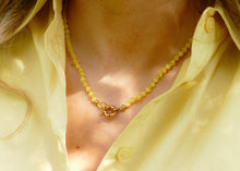 Afbeelding in Gallery-weergave laden, lemon mineralen collier met goudkleurig slot
