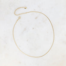 Afbeelding in Gallery-weergave laden, goudkleurig fijn slangen collier van stainless steel
