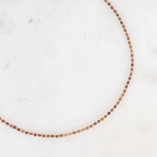 Afbeelding in Gallery-weergave laden, collier van fijne bruine mineralen met goudkleurige accenten
