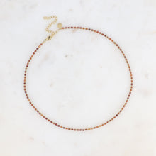 Afbeelding in Gallery-weergave laden, collier van fijne bruine mineralen met goudkleurige accenten
