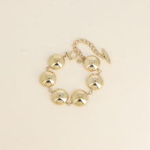 Afbeelding in Gallery-weergave laden, goudkleurige platte grote bolletjes armband van stainless steel
