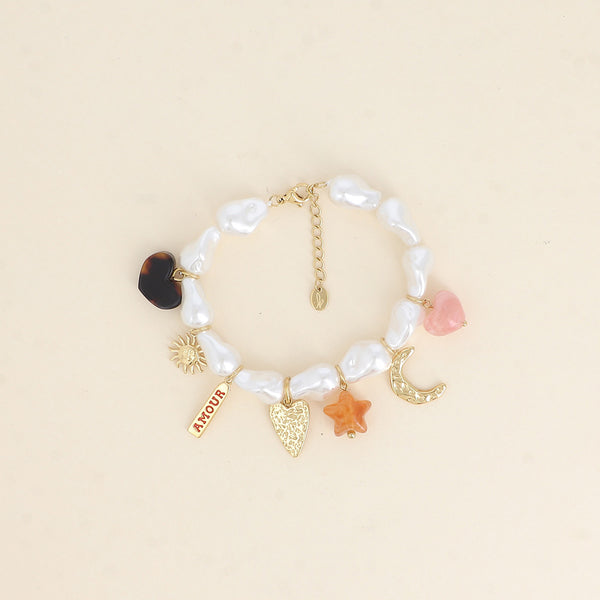 armband van witte parels met goudkleurige bedels | stainless steel