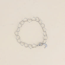 Afbeelding in Gallery-weergave laden, zilverkleurige open hartjes armband stainless steel
