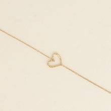Afbeelding in Gallery-weergave laden, goudkleurige fijn armbandje met groot open hart | stainless steel
