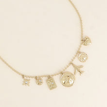 Afbeelding in Gallery-weergave laden, goudkleurige collier stainless steel met reis bedels

