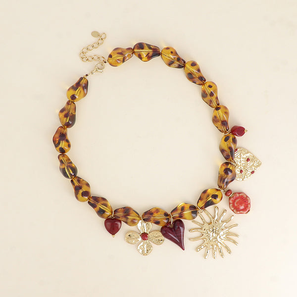 groot kralen collier met statement goudkleurige bedels | stainless steel