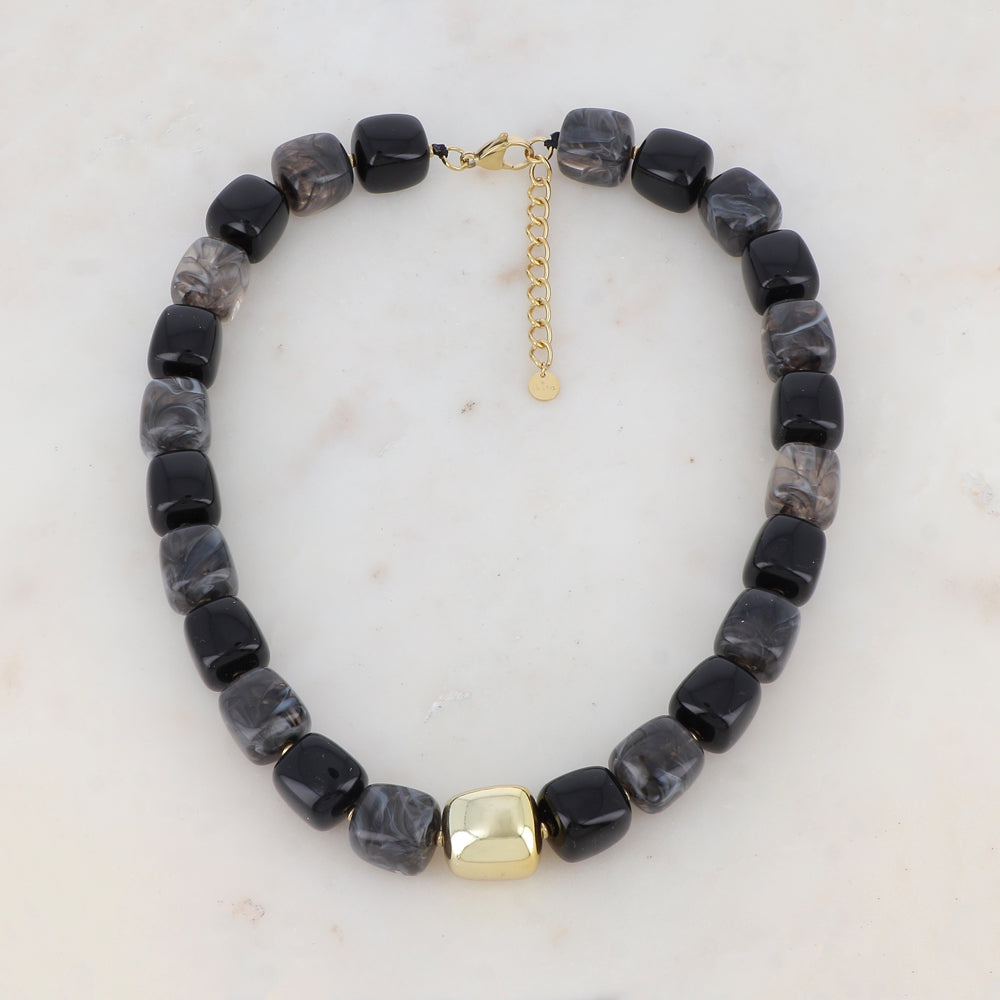 statement collier van zwarte resin vierkante kralen